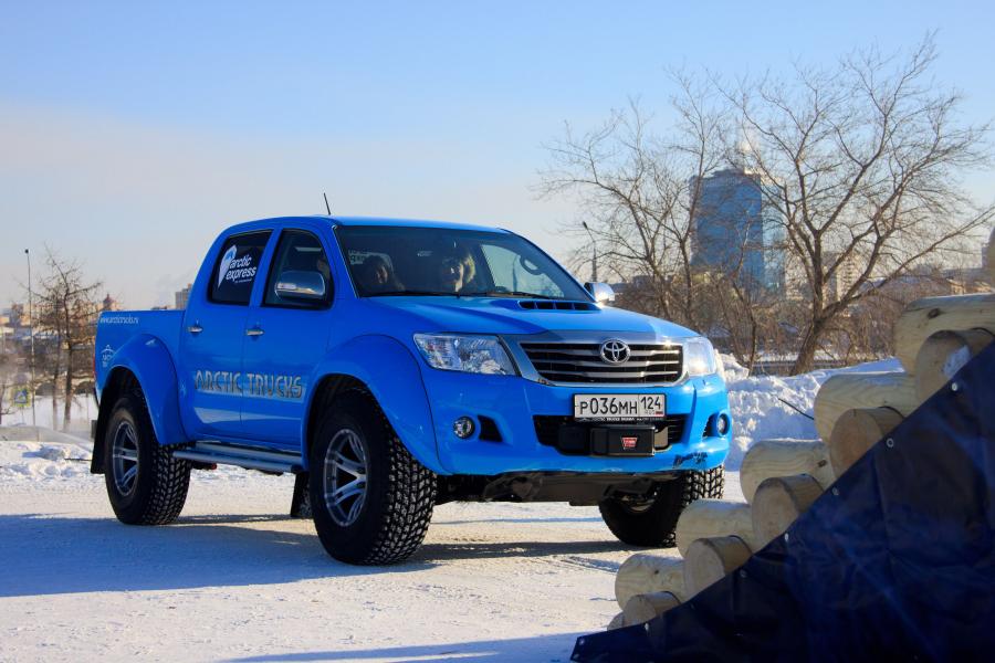  Toyota Hilux Double Cab AT35 by Arctic Trucks 2011 года  (фото 1 из 8)